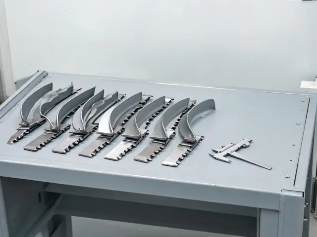 Cutterbar blades on a measuring bench